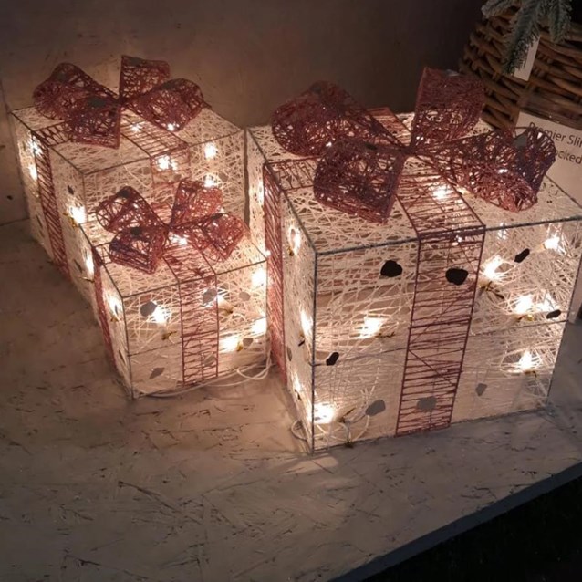 Set Of 3 LED Light Up Xmas Gift Box With Pink Bow Set Of 3 LED Light Up Xmas Gift Box With Pink Bow