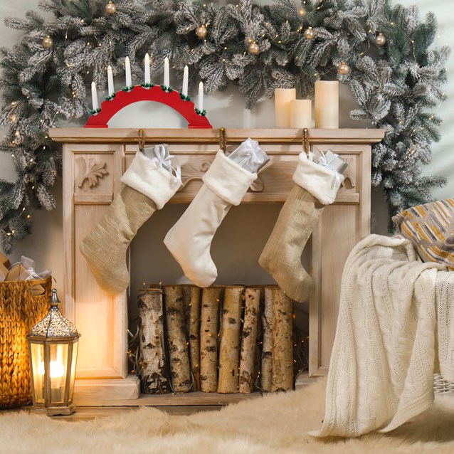 7 LED Red Arched Wooden Candle Bridge Light 7 LED Red Arched Wooden Candle Bridge Light