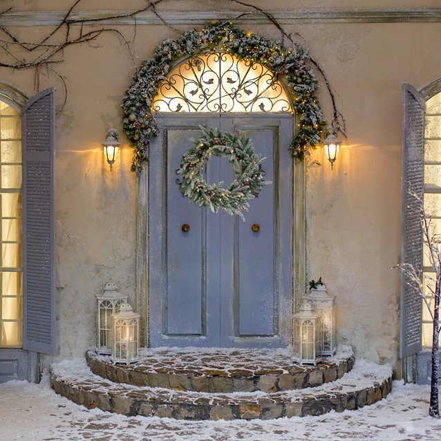 Premium Collection Pre-Lit Wreath Premium Collection Pre-Lit Wreath