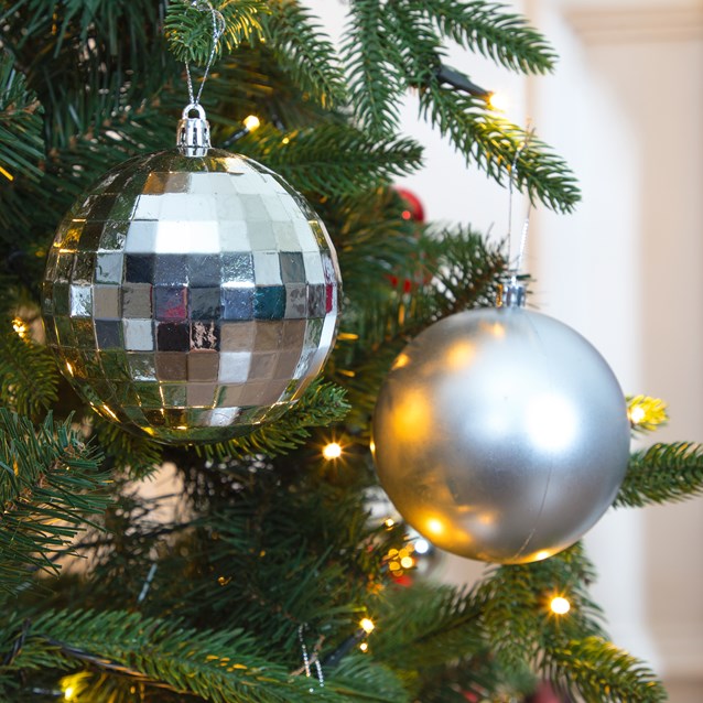 12PK Shatterproof Large Baubles Silver 12PK Shatterproof Large Baubles Silver