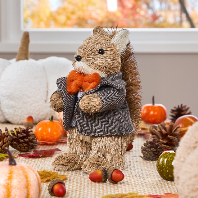 7.5" Mr Squirrel Straw Decor