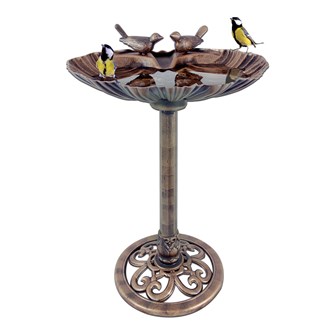 Clam Shell Bird Bath With Stones