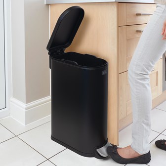 B+D 30L Curved Slim Line Pedal Bin - Matt Black