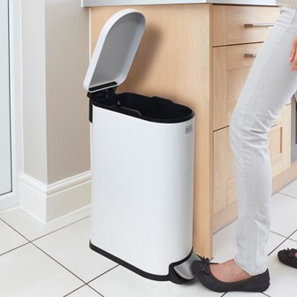 B+D 30L Curved Slim Line Pedal Bin - White