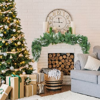 6FT Pre-Lit Pine Garland