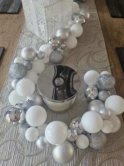 White & Silver Bauble Garland White & Silver Bauble Garland