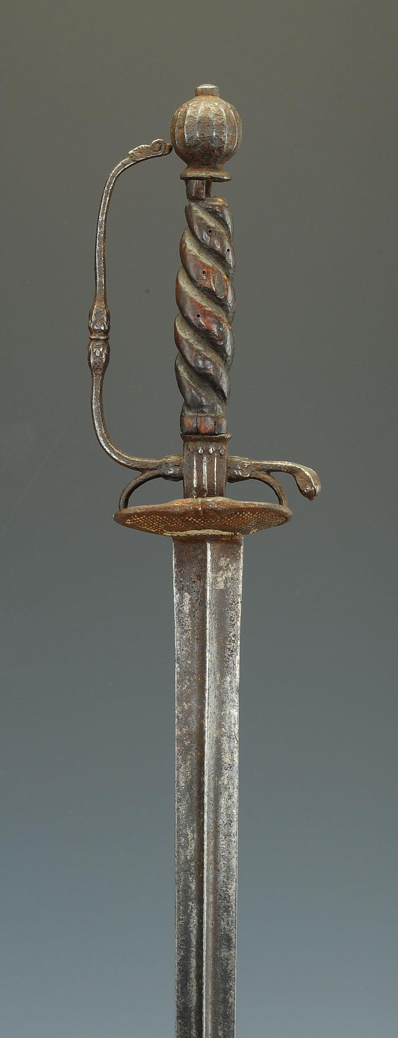 ÉPÉE À LA MOUSQUETAIRE EN ACIER, DÉBUT XVIIIème siècle.