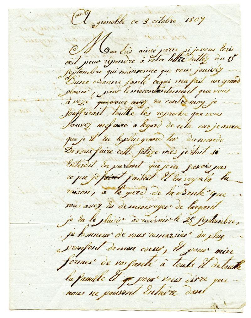 près de 3 lettres