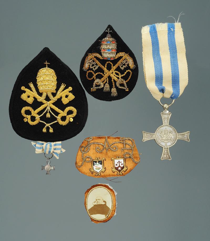 Insignes Et Decoration Portes Par Le Pere Doussot Lorsqu Il Fit La Campagne Avec Les Zouaves Pontificaux De Pie Ix Second Empire
