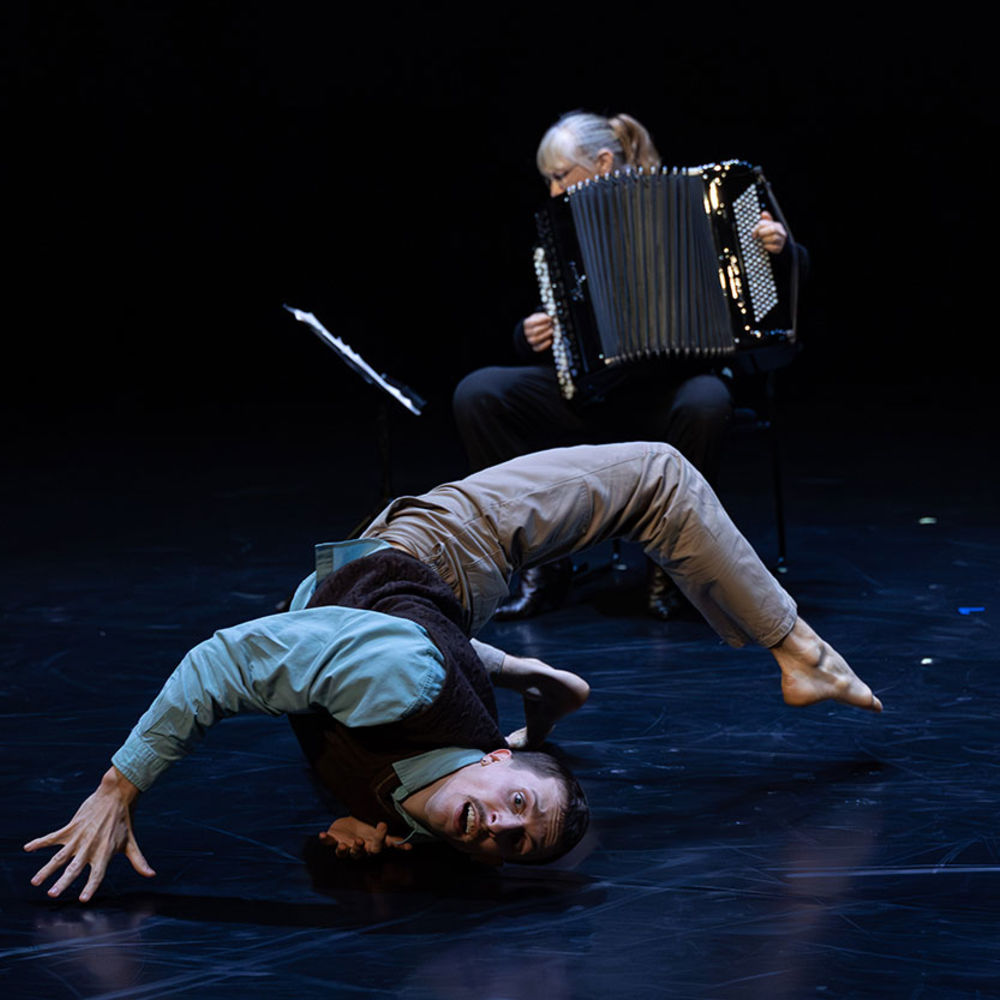 Stray-Birds-Dance-Platform-_-Terry-LIN---louis-thuriot2