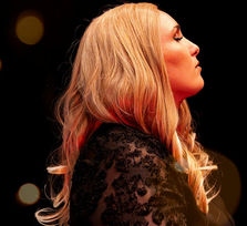 'Rolling in the Deep' - Tributo Adele