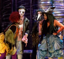 'Turistas en la casa fantasma'