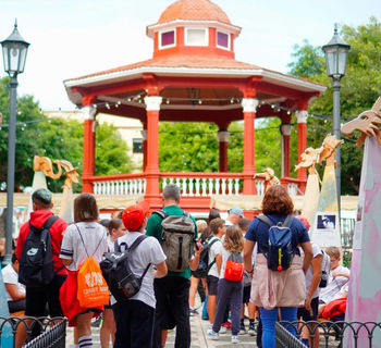 El arte de contar historias en todos los espacios imaginables de Los Silos