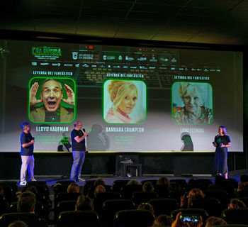  Lloyd Kaufman, Barbara Crampton y Lone Fleming en el décimo aniversario de Isla Calavera