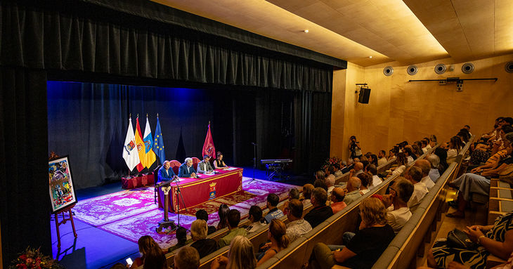 Victoria Ballesteros: "la multiculturalidad es un proceso continuo de negociación, cuidado y co-creación del mundo" UVA 2025 