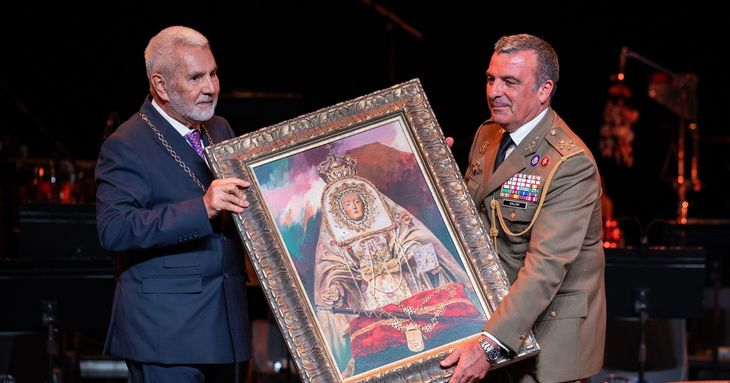 El teniente general Julio Salom destaca en su pregón que Adeje sabe cumplir sus promesas