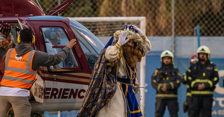 Adeje recibe a Sus Majestades los Reyes de Oriente con una llegada en helicóptero y una cabalgata multitudinaria  tenerife 2026
