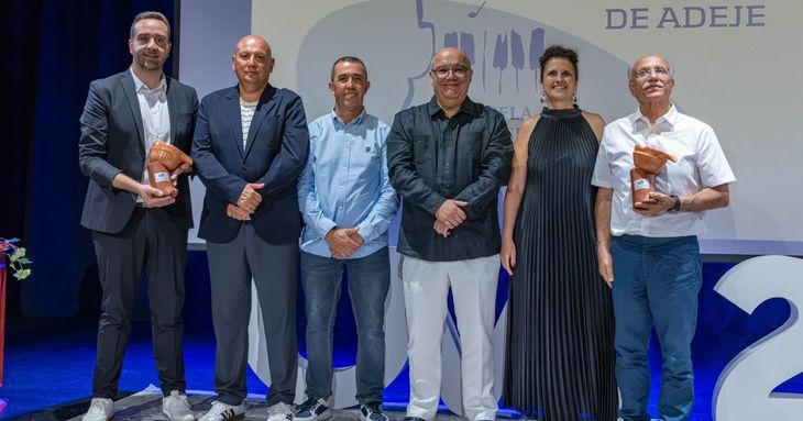 Adolfo Gómez y la Escuela Municipal de Música y Danza de Adeje reciben los III Premios UVA tenerife julio 2026