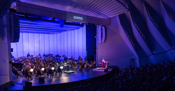 Fetén Fetén y la Sinfónica de Tenerife llenan el Auditorio de instrumentos insólitos y música popular 2026 mayo Tenerife