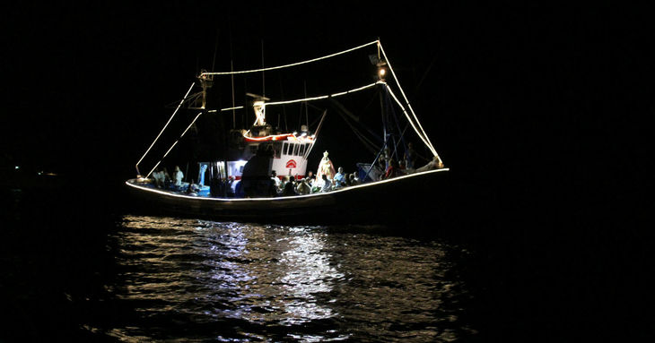 Procesión marítima, teatralización y espectáculo con drones en la llegada de la Virgen de la Encarnación a la costa adejera tenerife octubre 2025