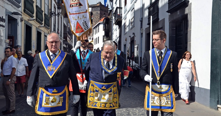 La Fundación CajaCanarias convoca la beca Excellentia Jerónimo Saavedra tenerife mayo 2026