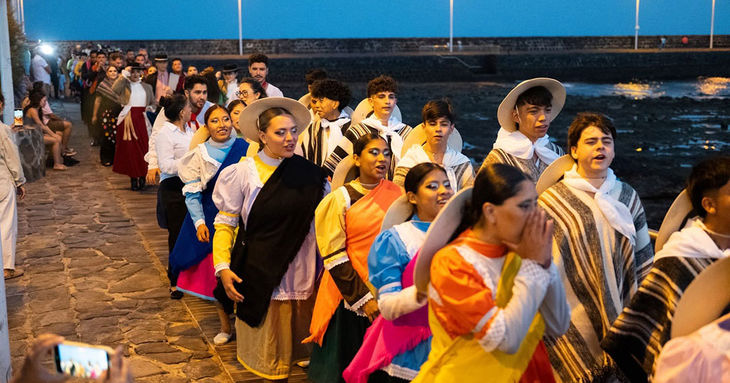 La Bahía de El Médano celebró los 30 años de la Muestra Folclórica de los Pueblos tenerife 2025