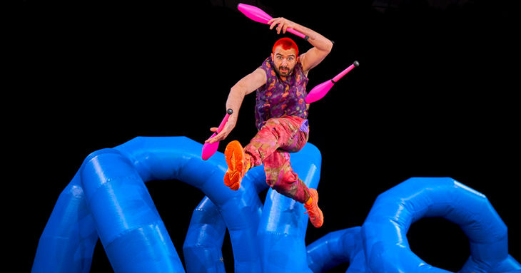 Wes Peden, el mejor malabarista del mundo, llega al Teatro Leal con 'Rollercoaster' FIC 2025