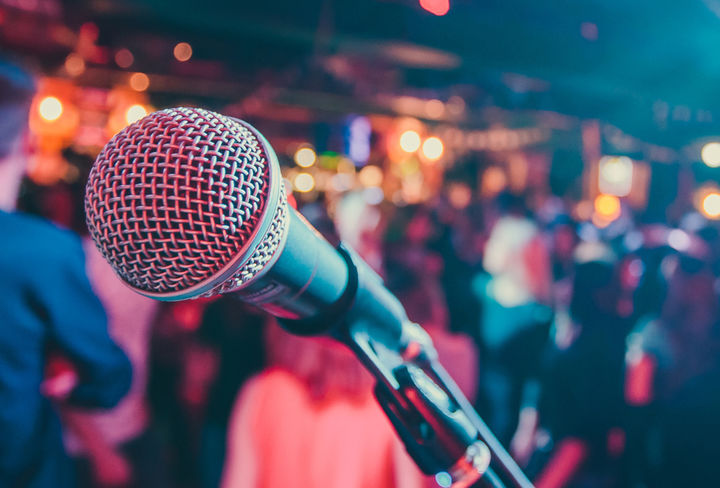 cluster-canario-microfono