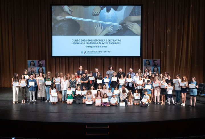 Entrega de diplomas a los alumnos de las Escuelas de Teatro tenerife junio 2025