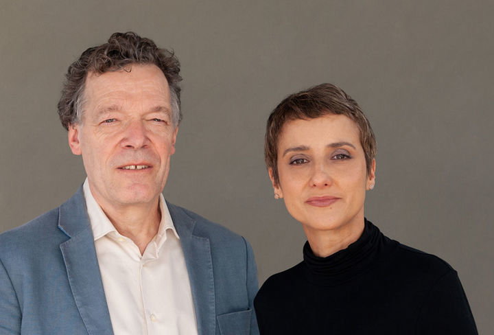 'Microtonalismos' por Esther Ropón y Ernst Surberg 