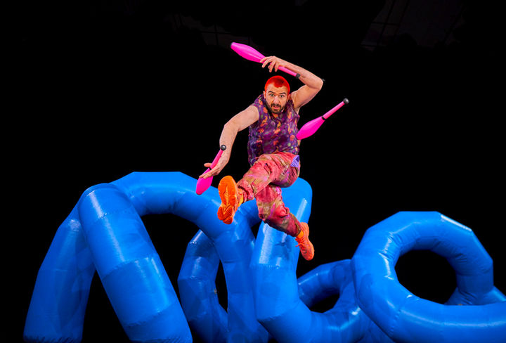 Wes Peden, el mejor malabarista del mundo, llega al Teatro Leal con 'Rollercoaster' FIC 2025