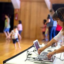 Música urbana y familias a cuerpo de fiestas matinales en Teatro Leal La Laguna tenerife noviembre 2025