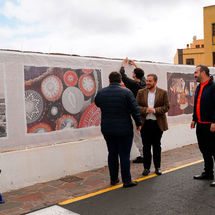 Arona pone en valor el patrimonio histórico con una lona de fotografías antiguas en el casco histórico  tenerife diciembre 2025