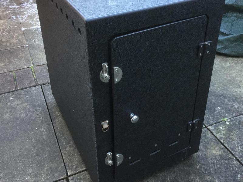 Harris hawk Moorland Travel box | Birdtrader Bird Of Prey Travel Box For Sale