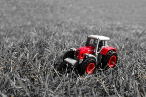 10 Signs that You’re Dating a Tractor Obsessive