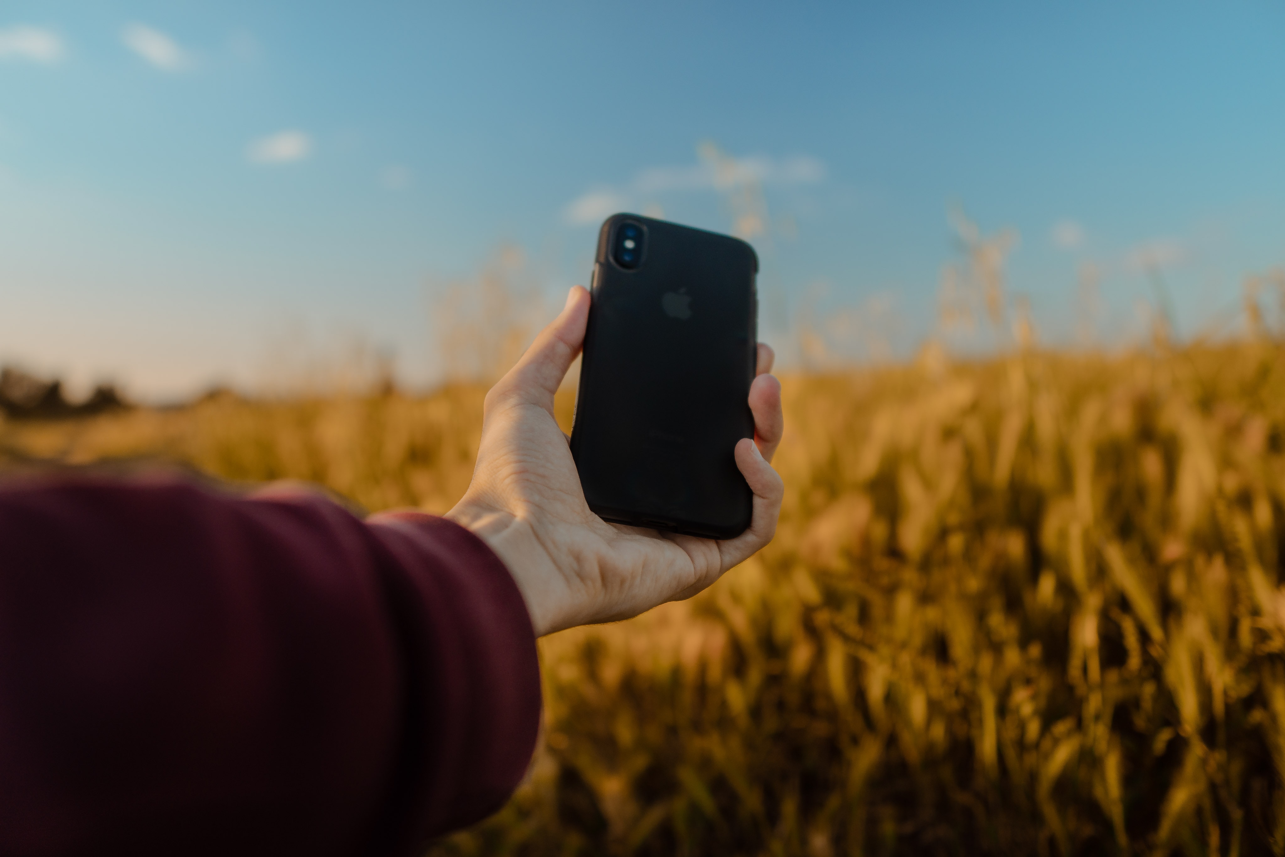 Put Your Phone Down! Country Dating + Phone Etiquette