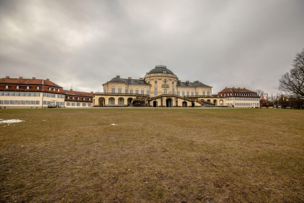 Aufnahme eines Gebäudes bei weiter Entfernung