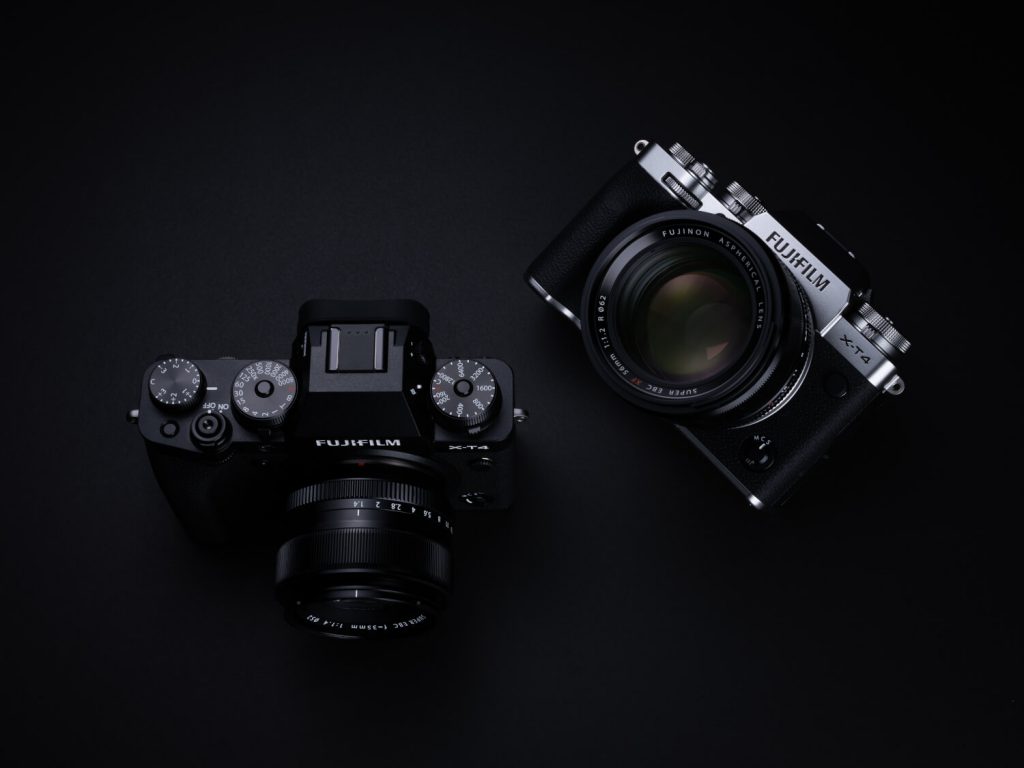 FUJIFILM X-T4 silber und schwarz