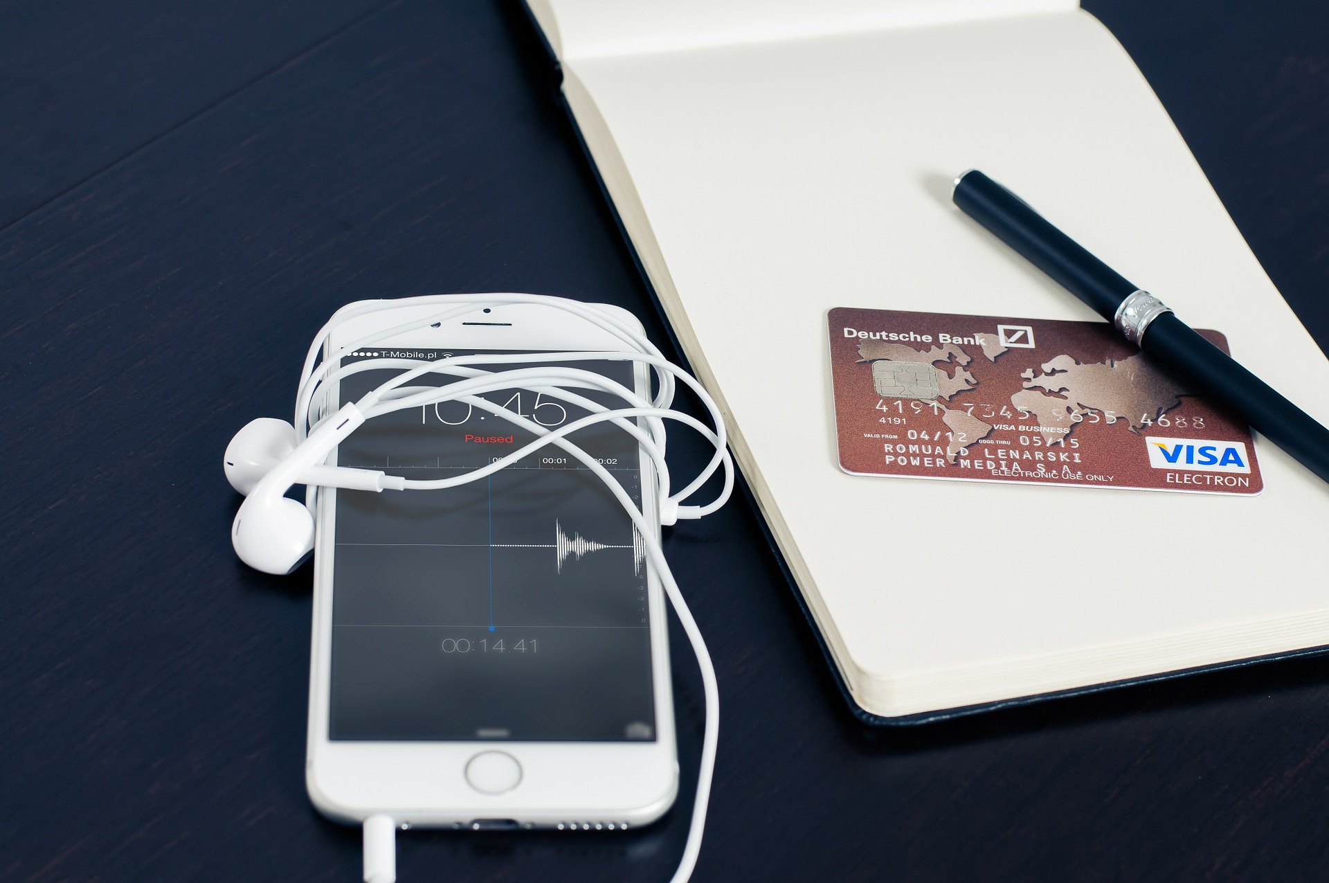Eye-catching Design with sales-oriented Content