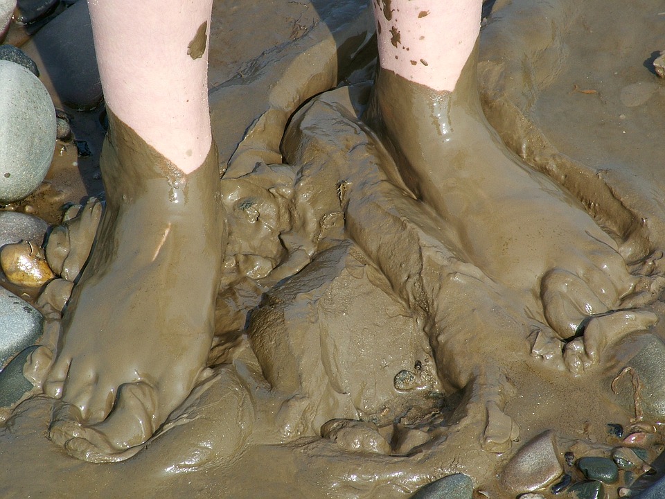voeten in de modder