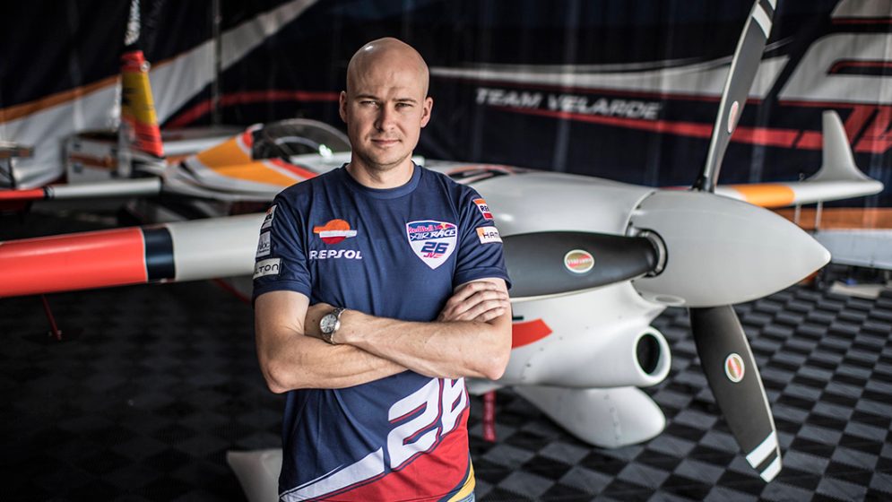 ¿Sabes cómo se monta el avión de Juan Velarde 26 en la Red Bull Air Race?