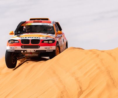 Isidre Esteve rodando en las dunas saudíes
