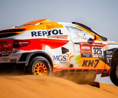 Isidre Esteve conduce en la arena de Arabia Saudita