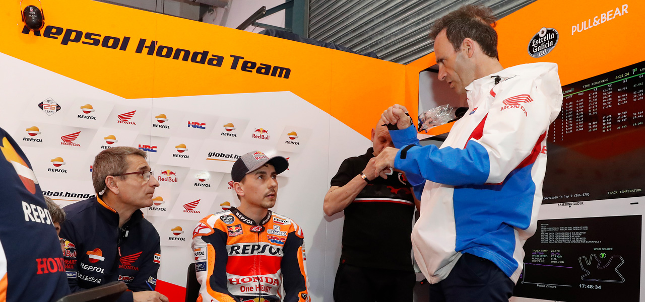 Alberto Puig: “Hemos mejorado la moto, que era nuestro primer objetivo”