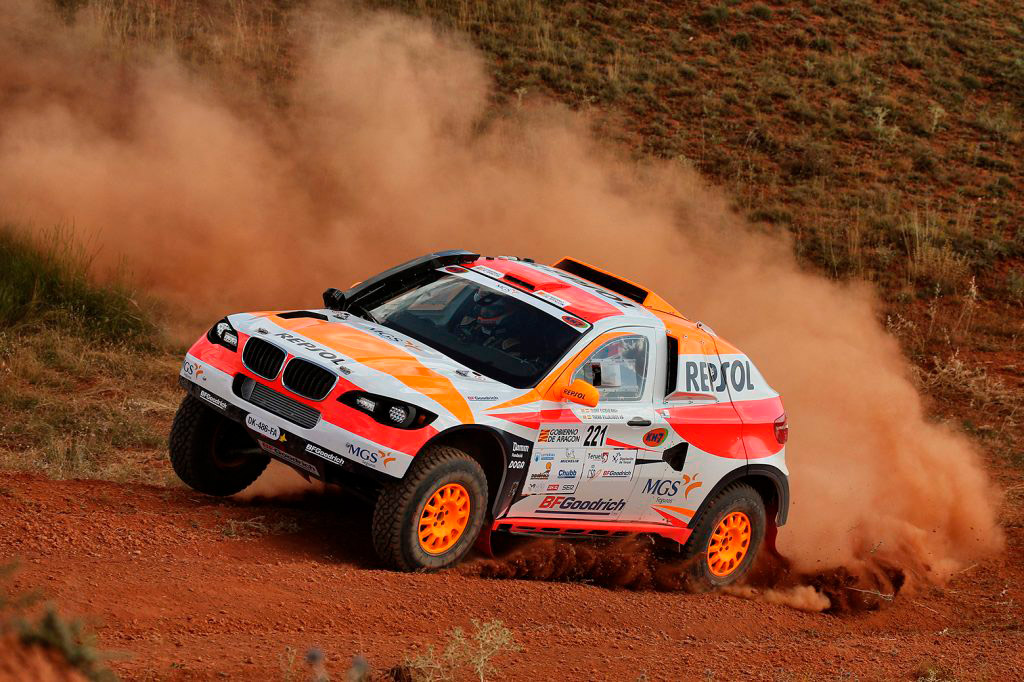 Isidre Esteve conduce su coche de Rally