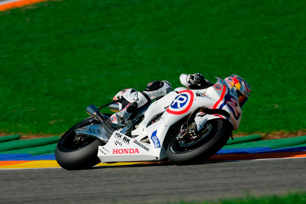 Dani Pedrosa en moto Honda blanca clásica Repsol