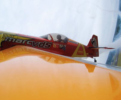 Cástor Fantoba detalle vuelo acrobático