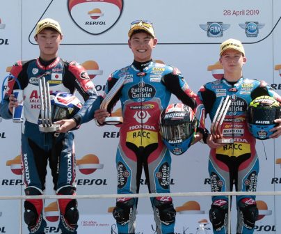 Podio en el FIM CEV Repsol con dos pilotos de Monlau