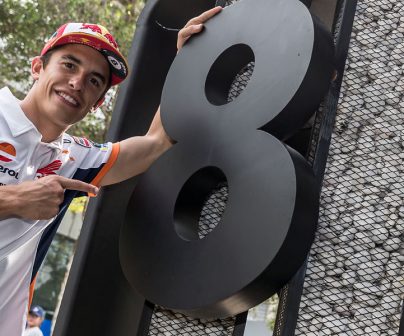 Marc Márquez apoyado en un 8 durante GP de Malasia