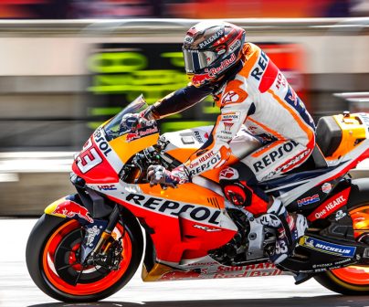 Marc Márquez en moto con materiales ligeros